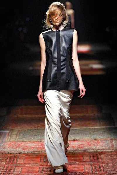 Look 12
